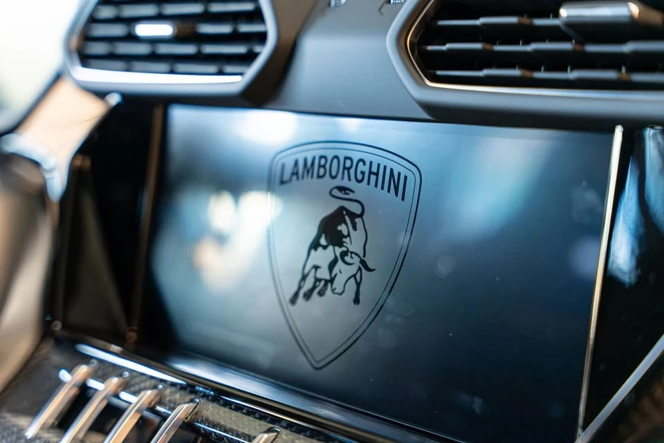 2023 Lamborghini Urus Performante - Image 11 of 20