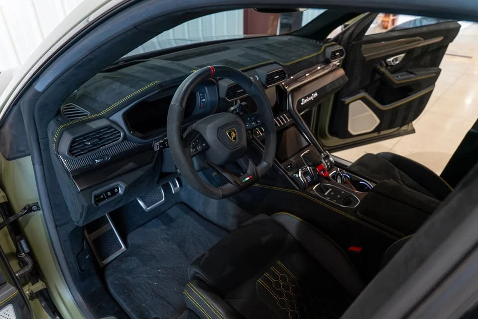 2023 Lamborghini Urus Performante - Image 8 of 20