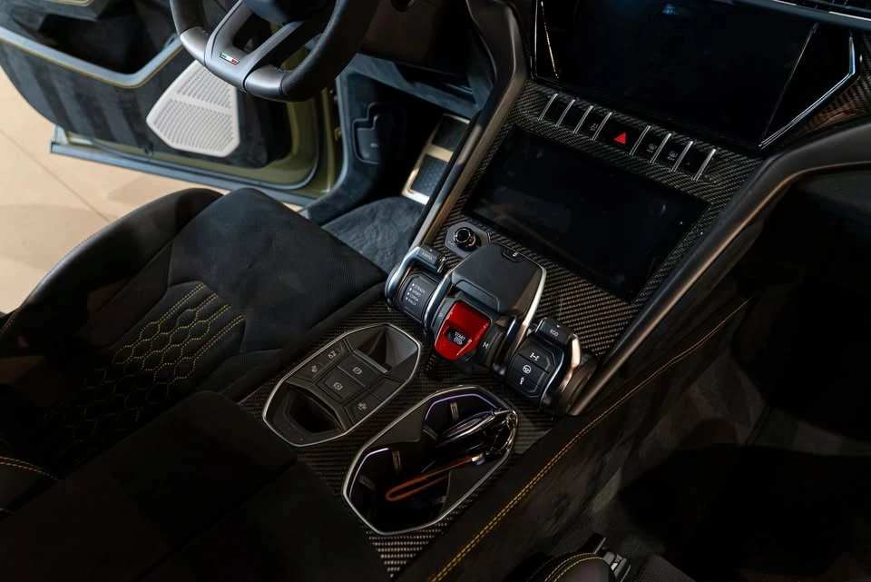 2023 Lamborghini Urus Performante - Image 15 of 20