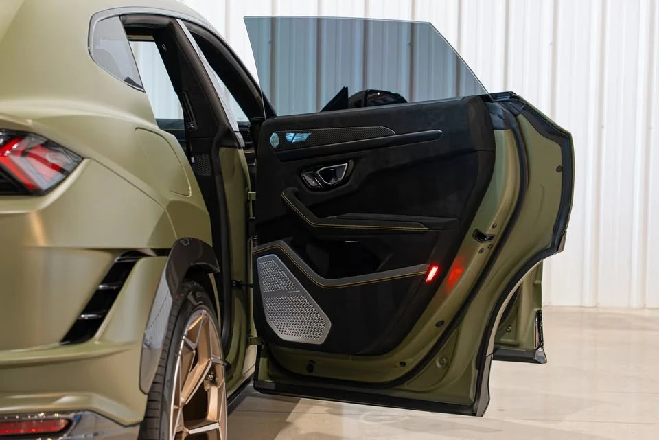 2023 Lamborghini Urus Performante - Image 7 of 20