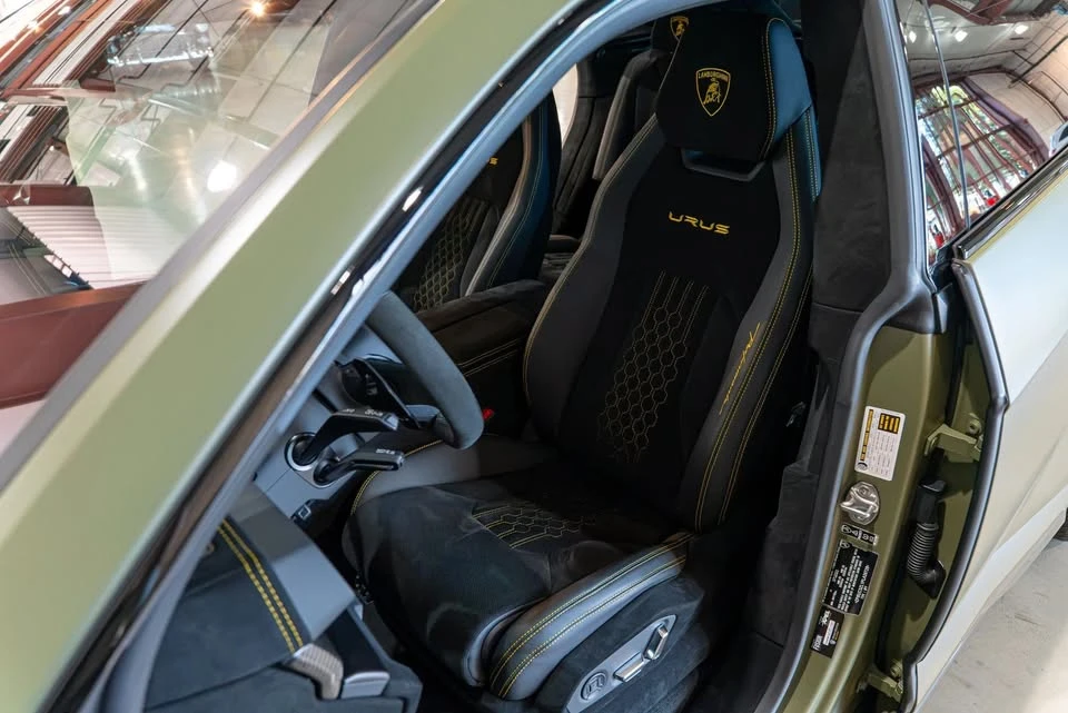 2023 Lamborghini Urus Performante - Image 9 of 20