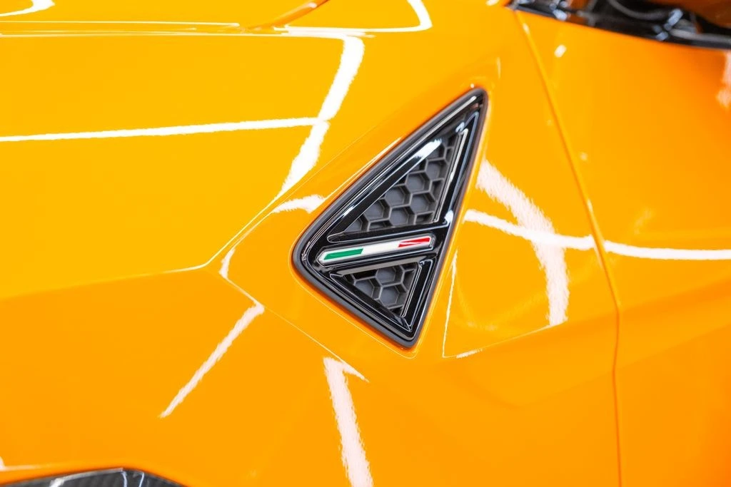 2023 Lamborghini Urus - Image 20 of 31