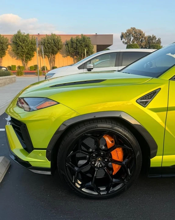 2023 Lamborghini Urus - Image 2 of 8