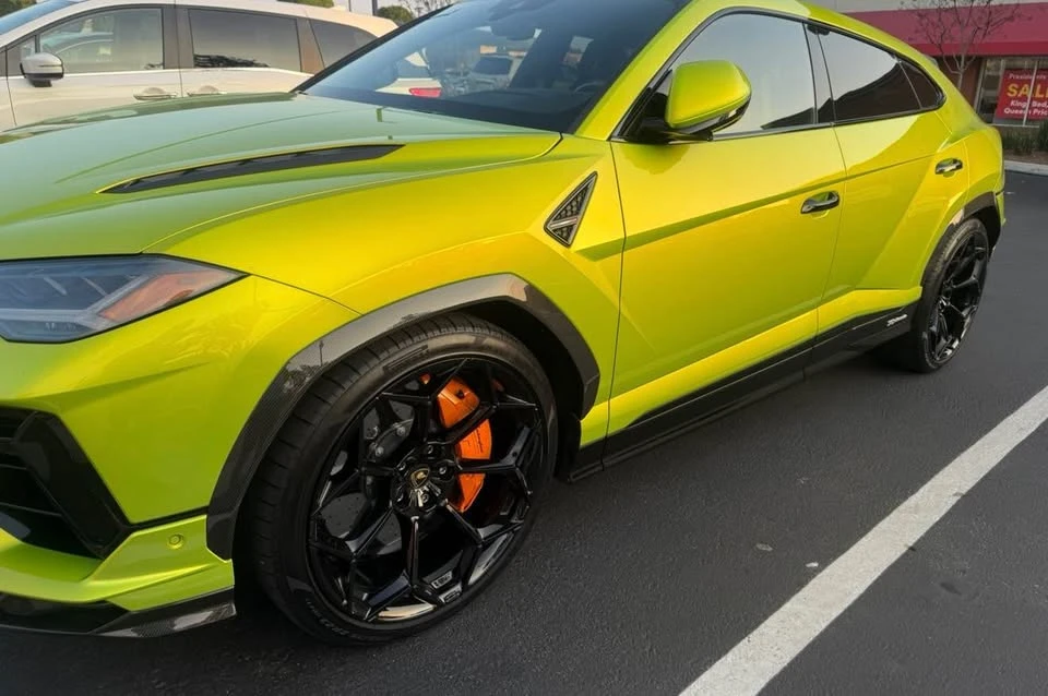2023 Lamborghini Urus - Image 4 of 8