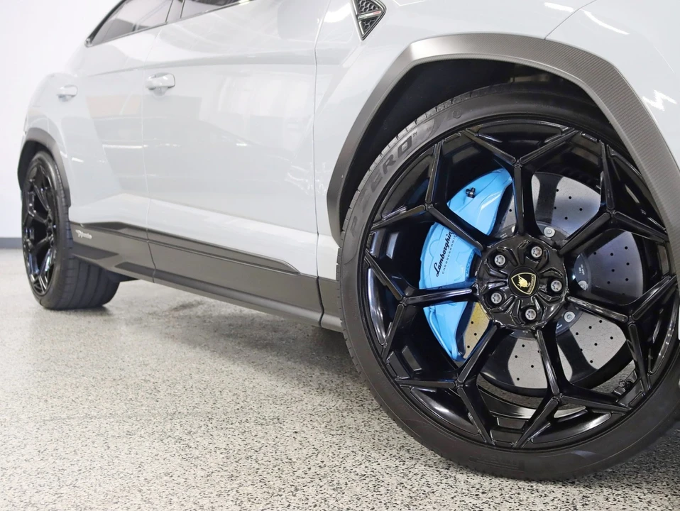 2023 Lamborghini Urus Performante - Image 5 of 21