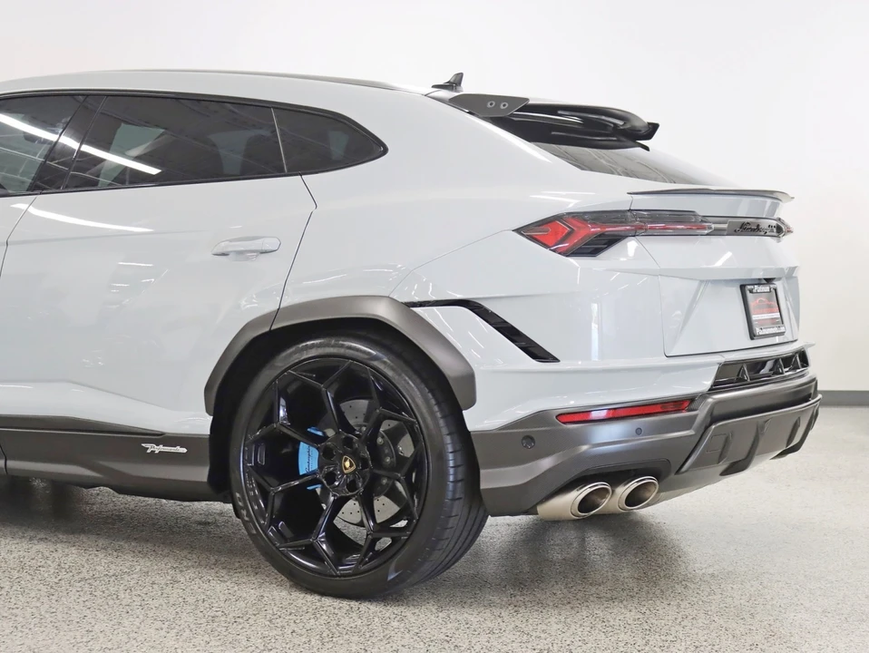 2023 Lamborghini Urus Performante - Image 14 of 21