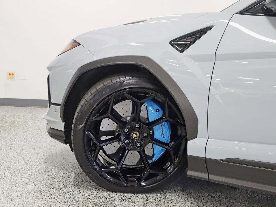 2023 Lamborghini Urus Performante - Image 18 of 21