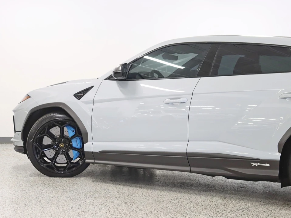 2023 Lamborghini Urus Performante - Image 15 of 21