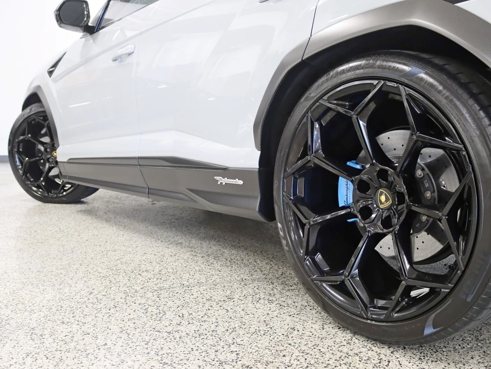 2023 Lamborghini Urus Performante - Image 16 of 21