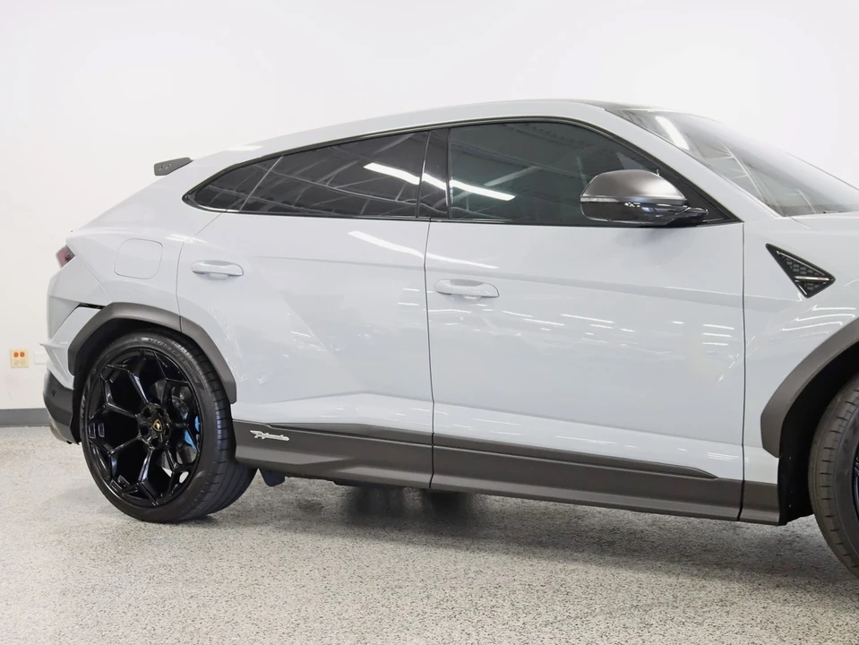 2023 Lamborghini Urus Performante - Image 4 of 21