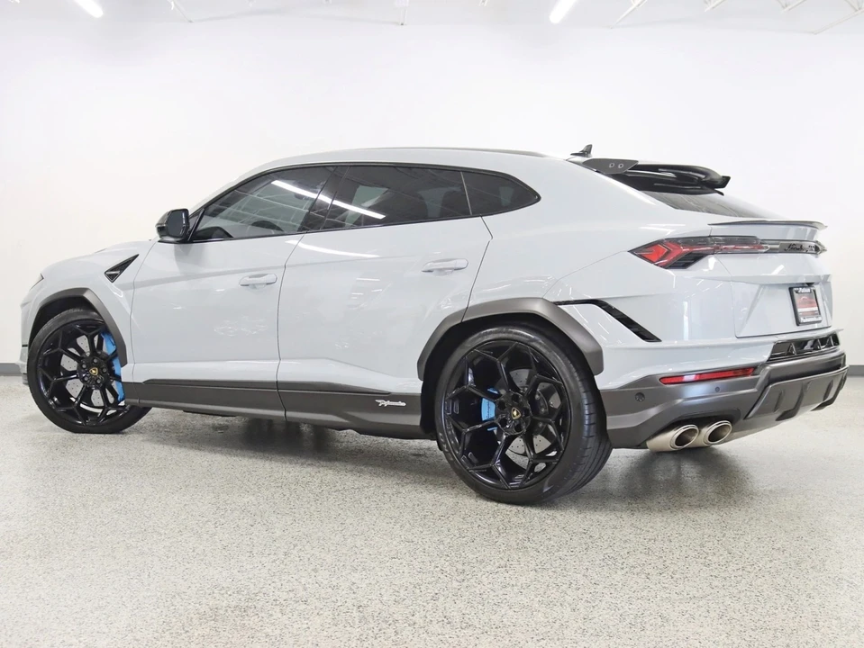 2023 Lamborghini Urus Performante - Image 13 of 21