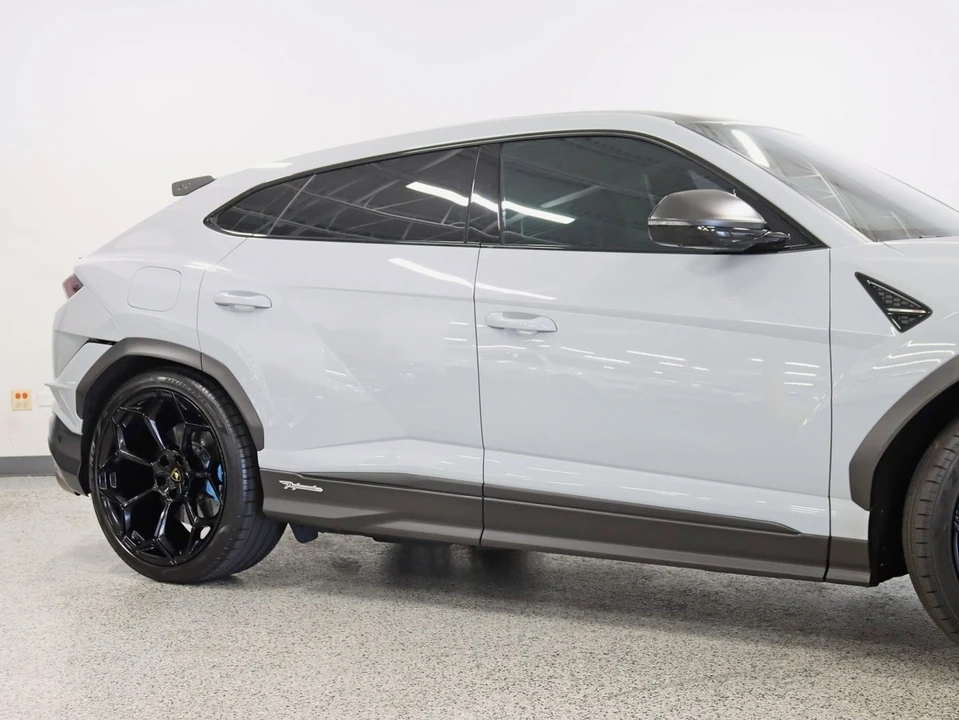 2023 Lamborghini Urus Performante - Image 4 of 21