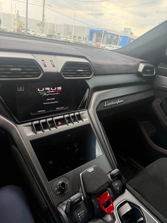 2023 Lamborghini Urus S - Image 4 of 7