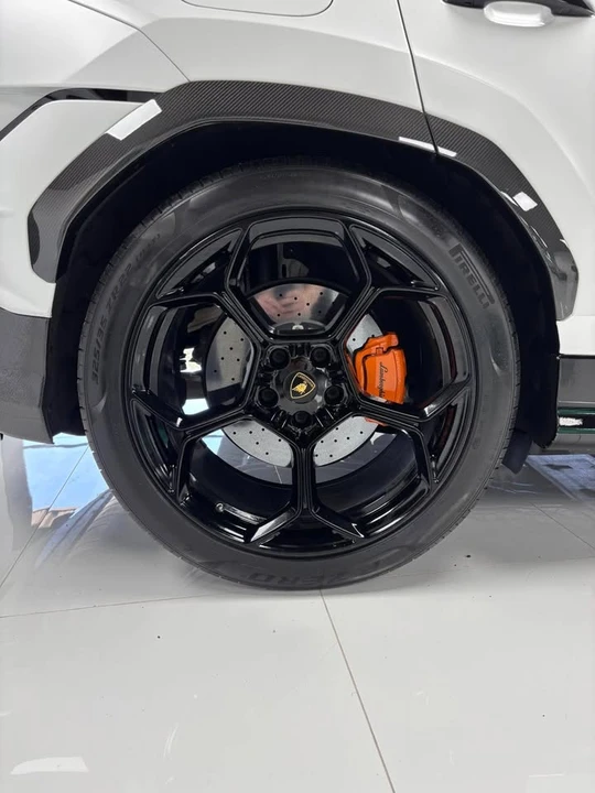 2023 Lamborghini Urus - Image 9 of 14