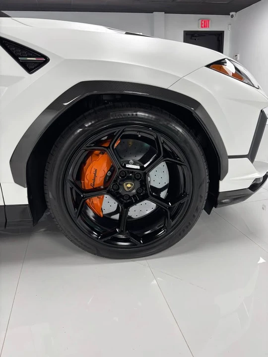 2023 Lamborghini Urus - Image 11 of 14