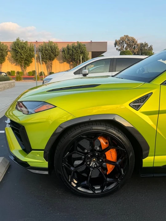 2023 Lamborghini Urus - Image 2 of 19