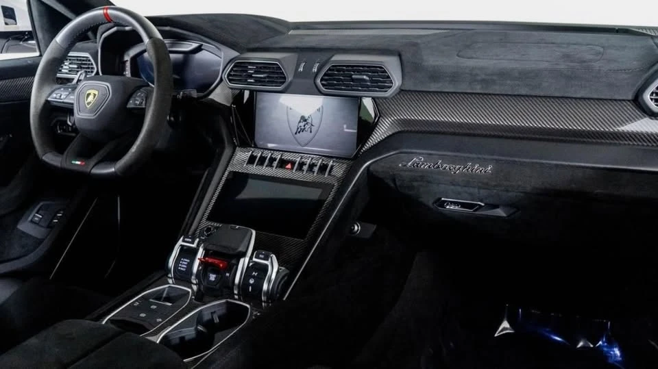 2023 Lamborghini Urus Performante - Image 16 of 20
