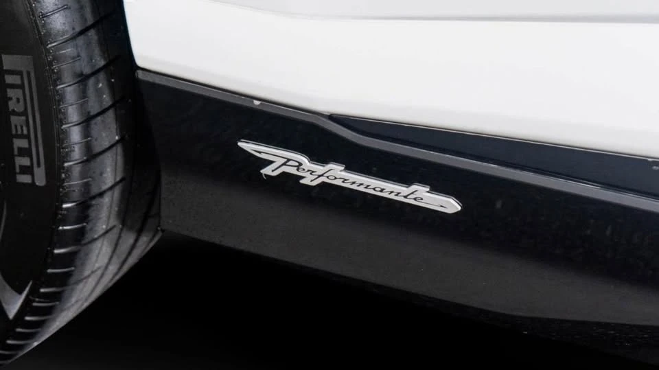 2023 Lamborghini Urus Performante - Image 17 of 20