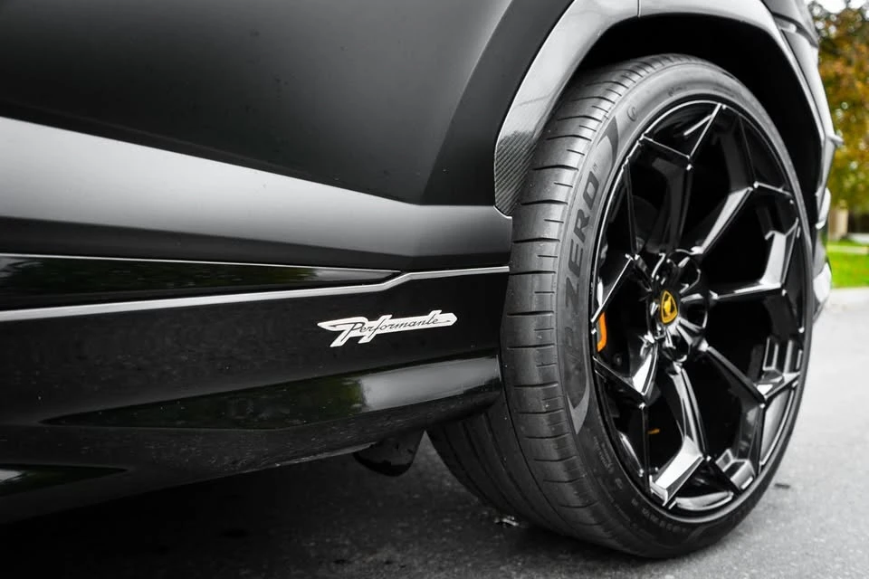 2023 Lamborghini Urus Performante - Image 14 of 17