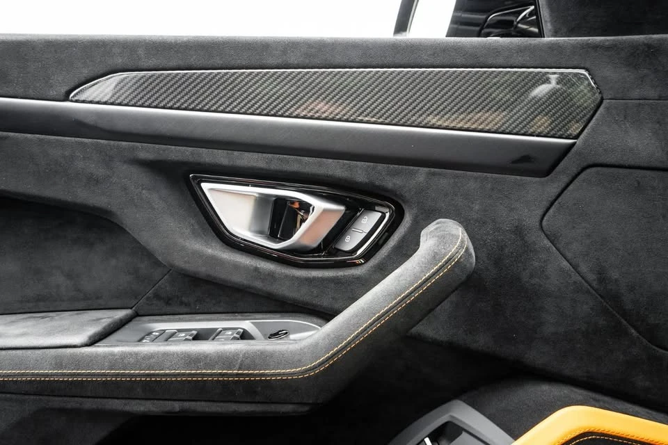 2023 Lamborghini Urus Performante - Image 16 of 20