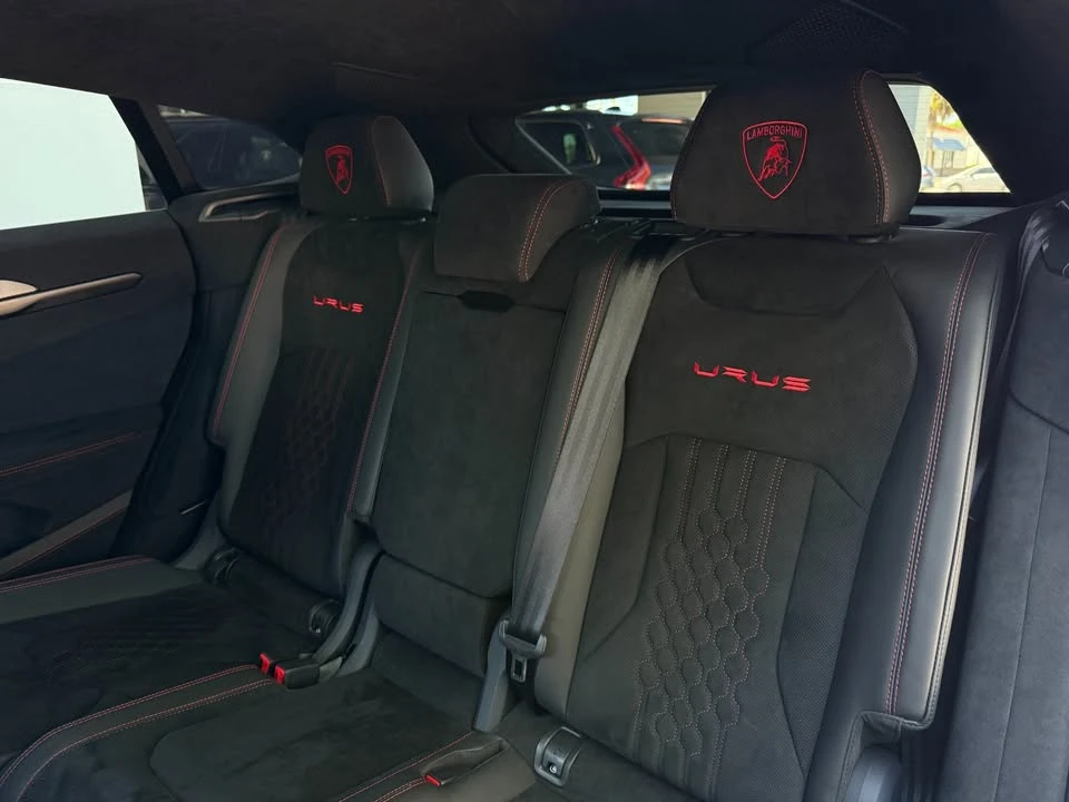 2023 Lamborghini Urus Performante - Image 14 of 17