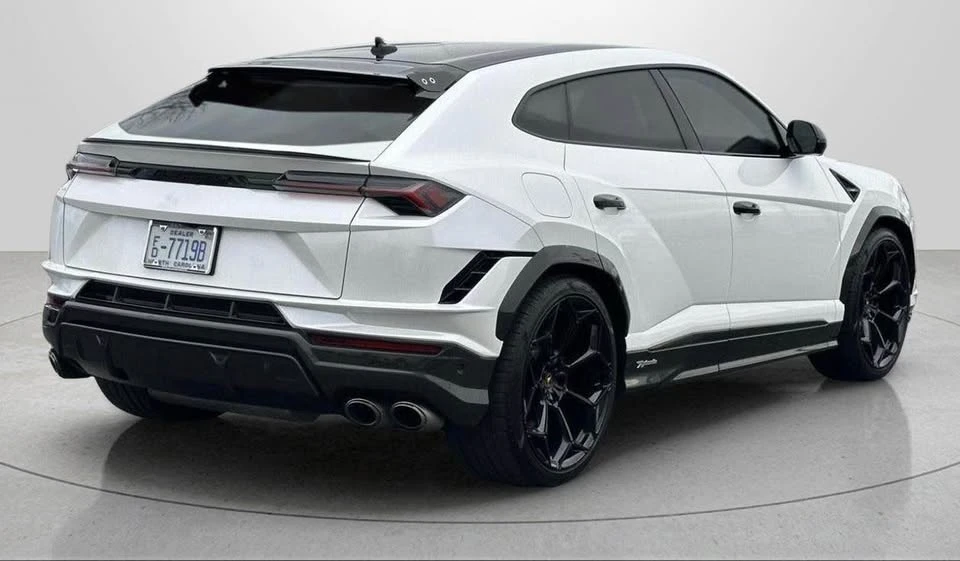 2023 Lamborghini Urus Performante - Image 7 of 20