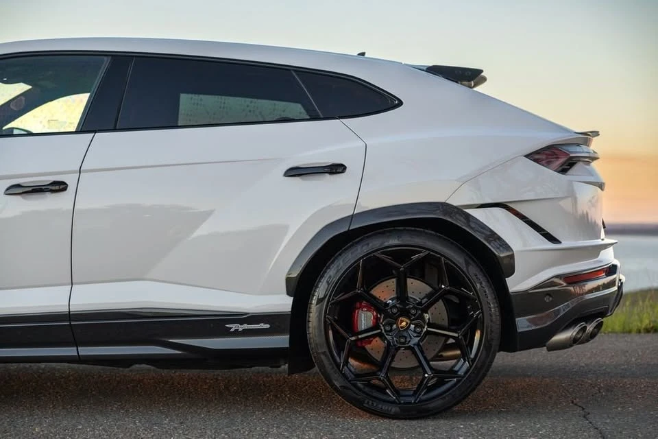 2023 Lamborghini Urus Performante - Image 18 of 20