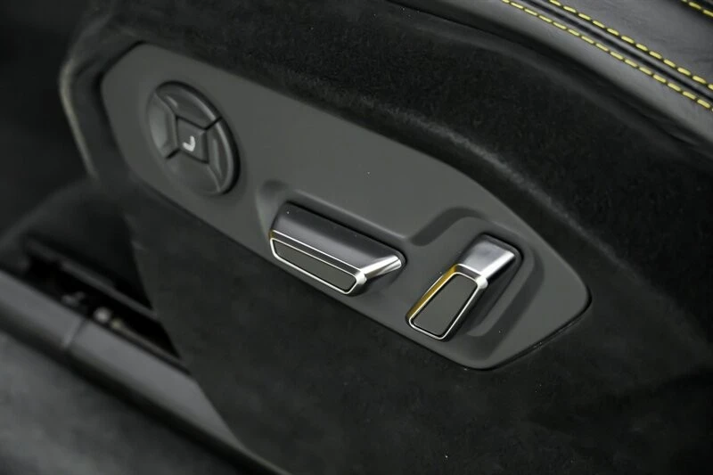 2023 Lamborghini Urus Performante - Image 23 of 31