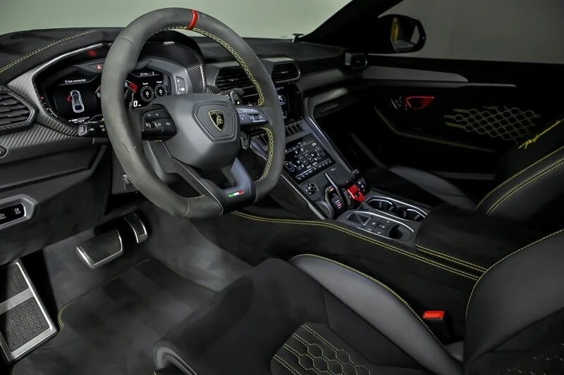 2023 Lamborghini Urus Performante - Image 18 of 31