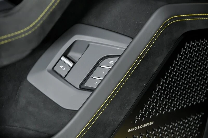 2023 Lamborghini Urus Performante - Image 16 of 31