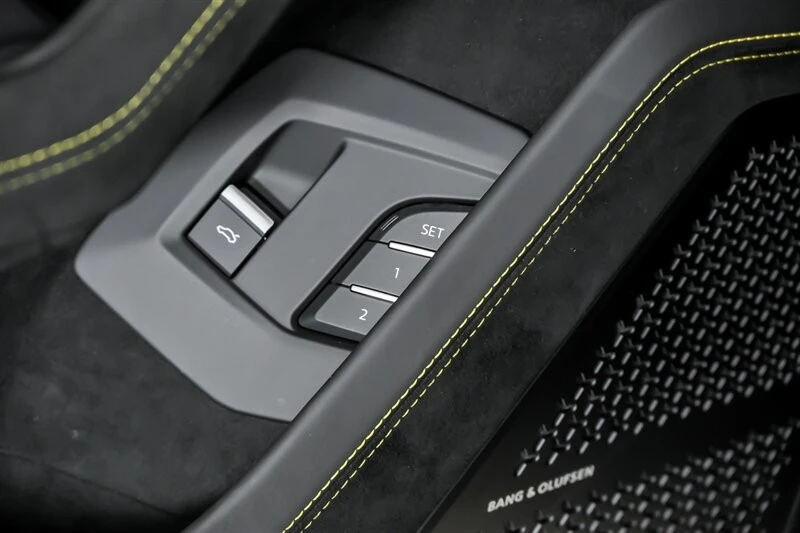2023 Lamborghini Urus Performante - Image 19 of 31