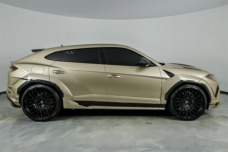 2023 Lamborghini Urus Performante - Image 14 of 31
