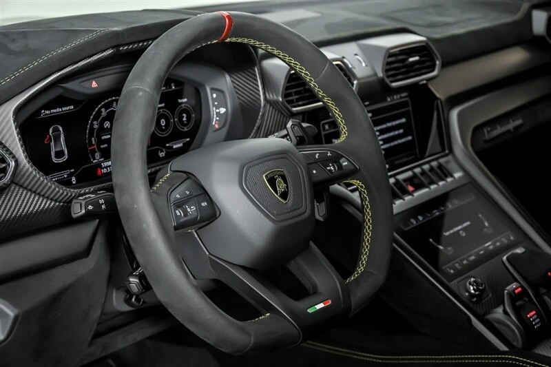 2023 Lamborghini Urus Performante - Image 25 of 31