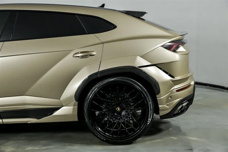 2023 Lamborghini Urus Performante - Image 9 of 31