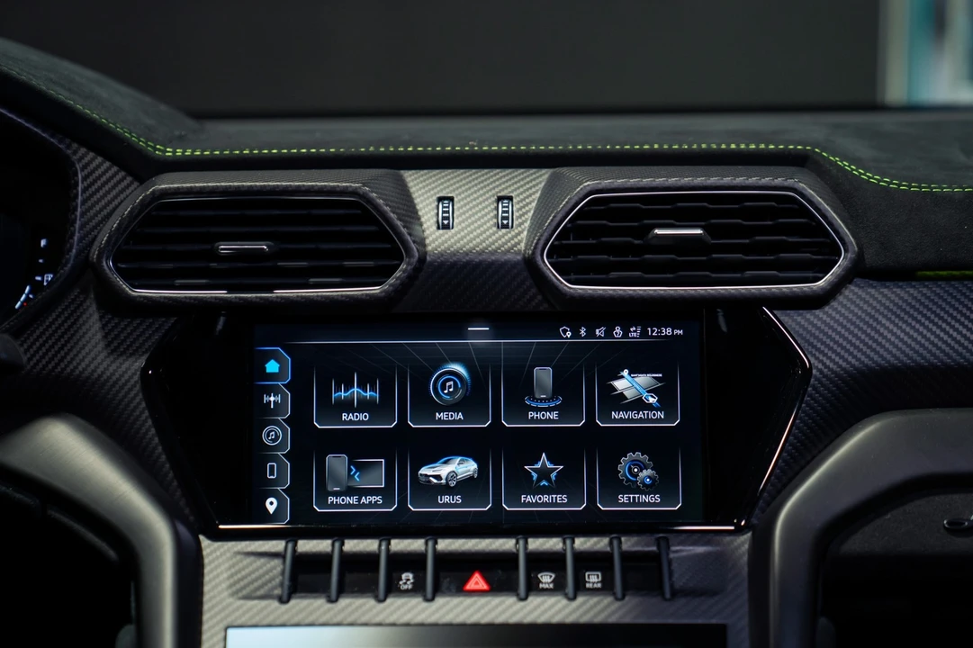 2023 Lamborghini Urus Performante - Image 17 of 31
