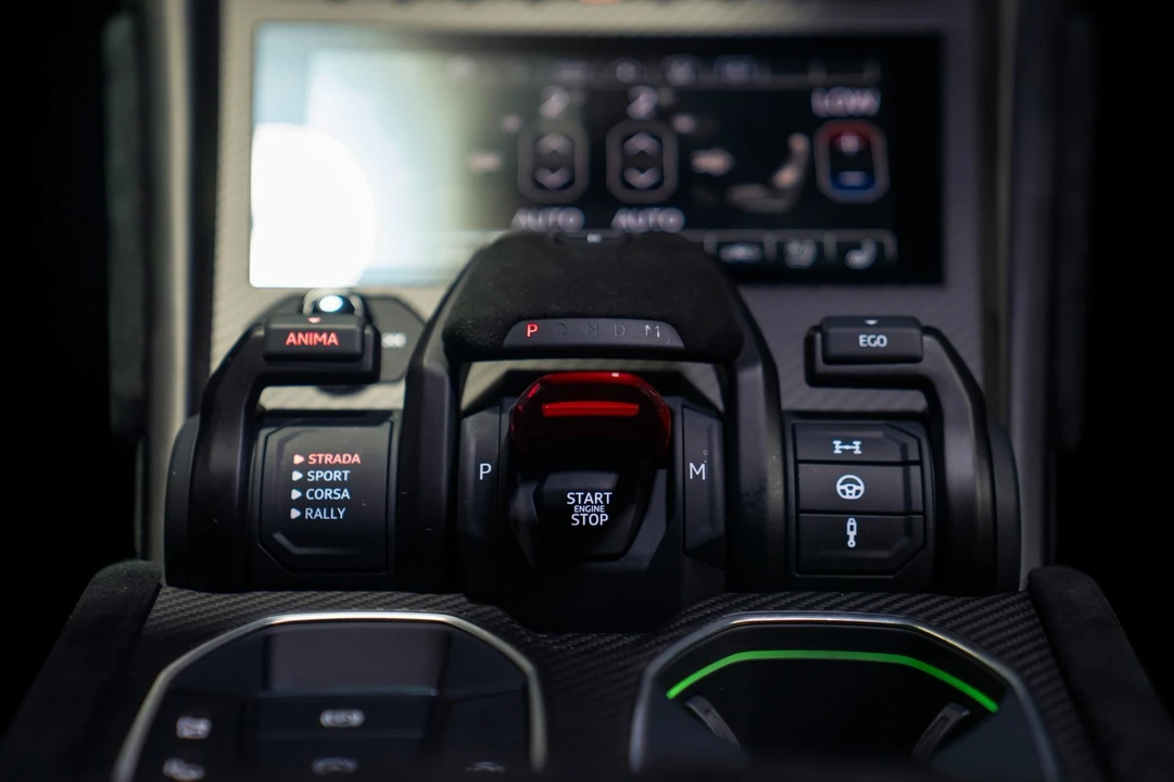 2023 Lamborghini Urus Performante - Image 16 of 31