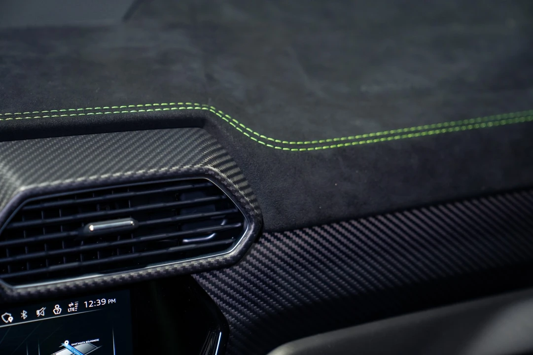 2023 Lamborghini Urus Performante - Image 19 of 31