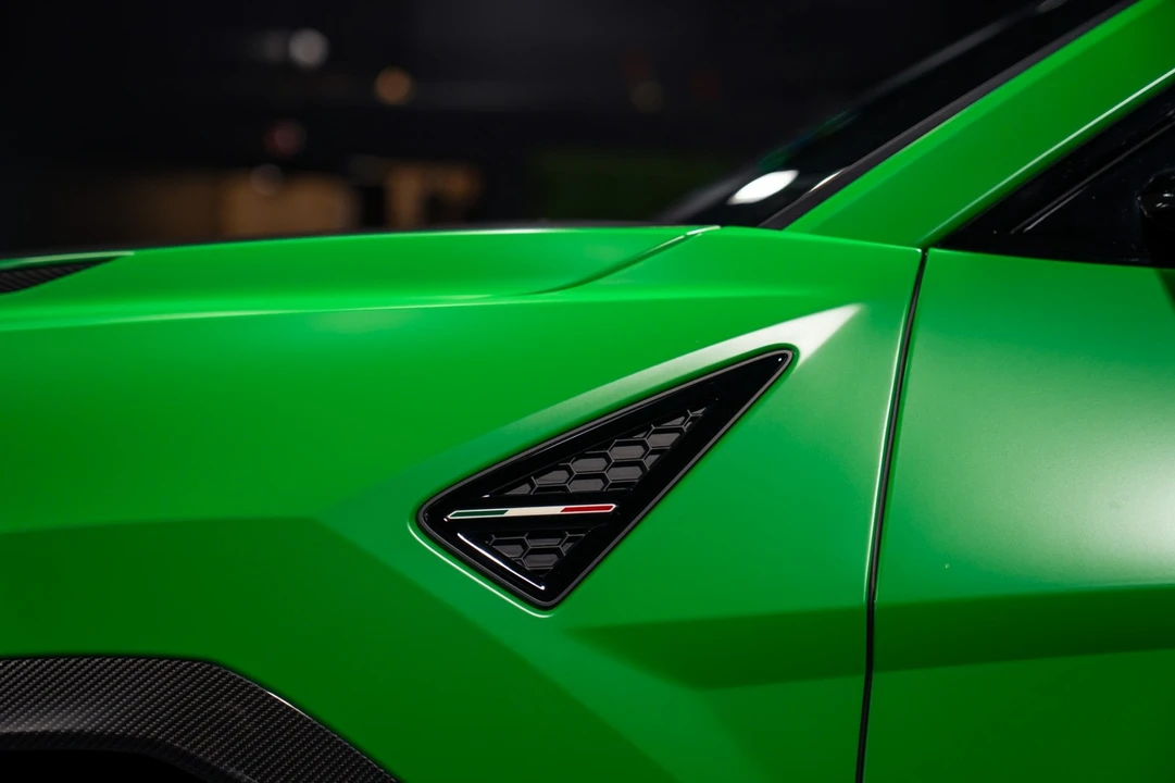 2023 Lamborghini Urus Performante - Image 15 of 31