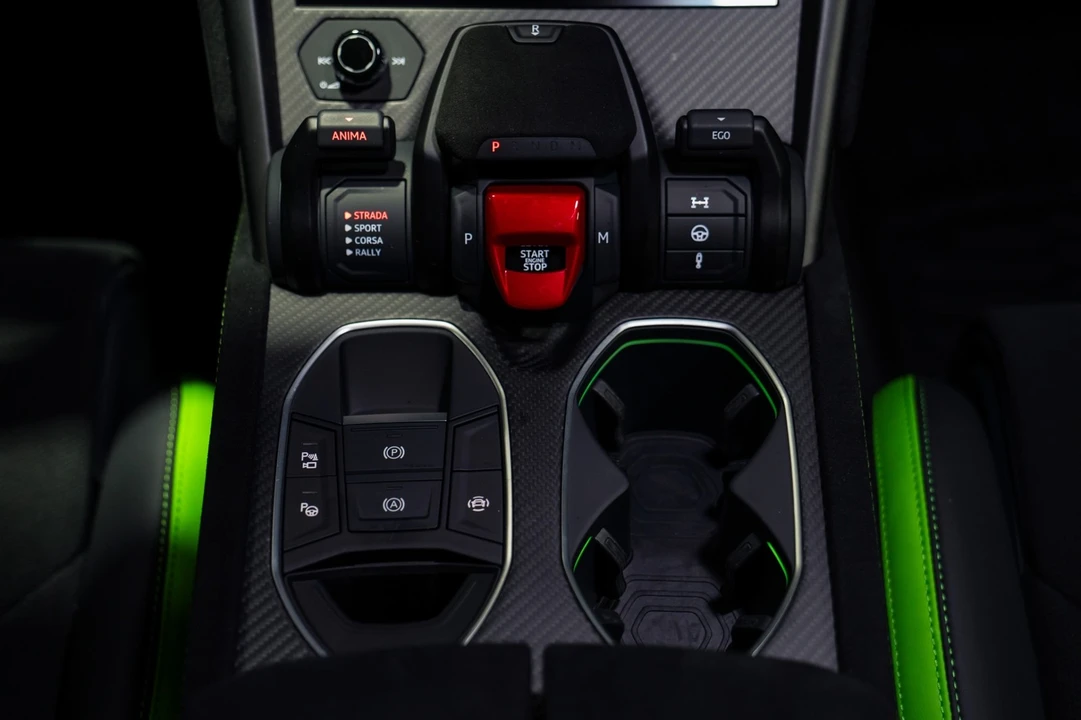 2023 Lamborghini Urus Performante - Image 10 of 31