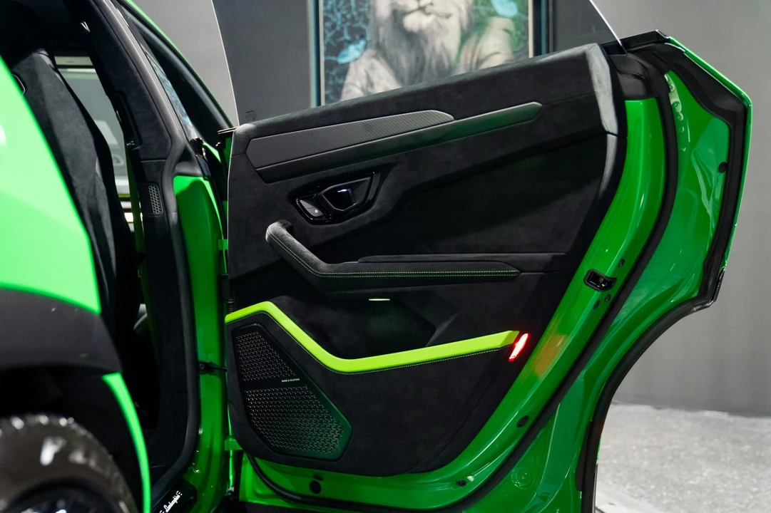 2023 Lamborghini Urus Performante - Image 27 of 31