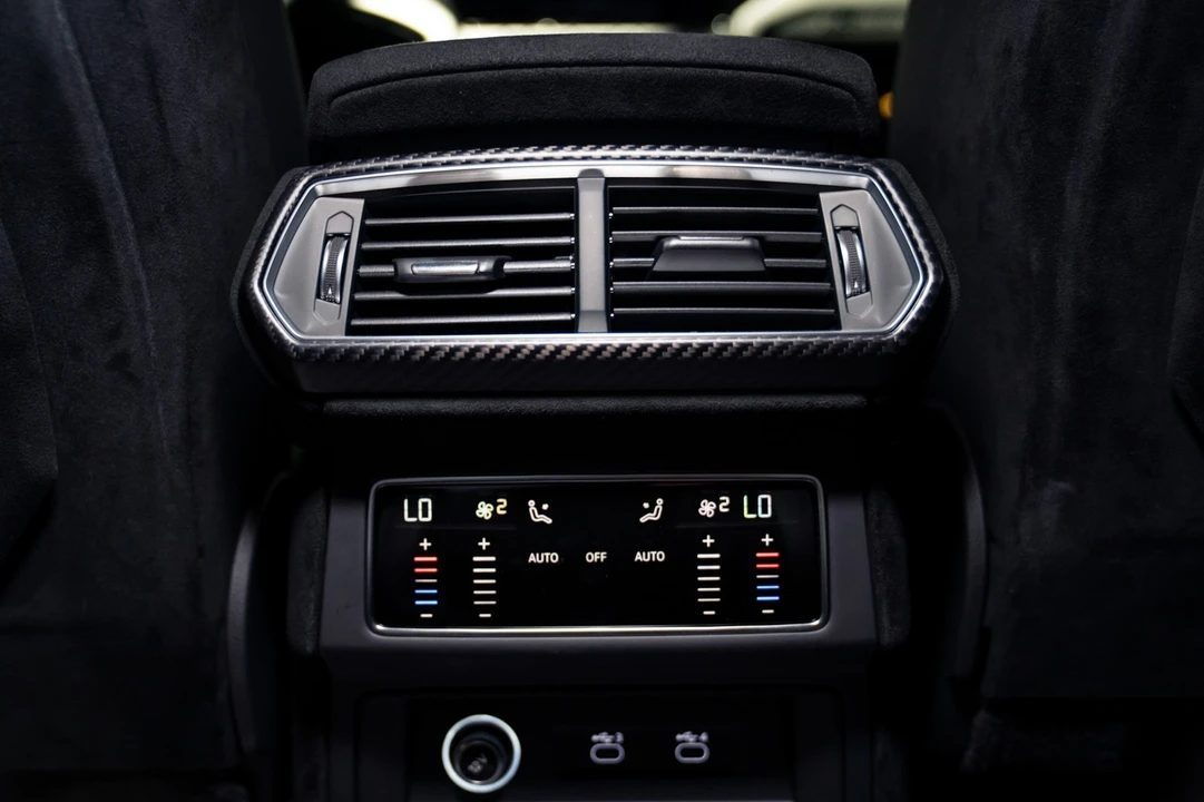 2023 Lamborghini Urus Performante - Image 26 of 31