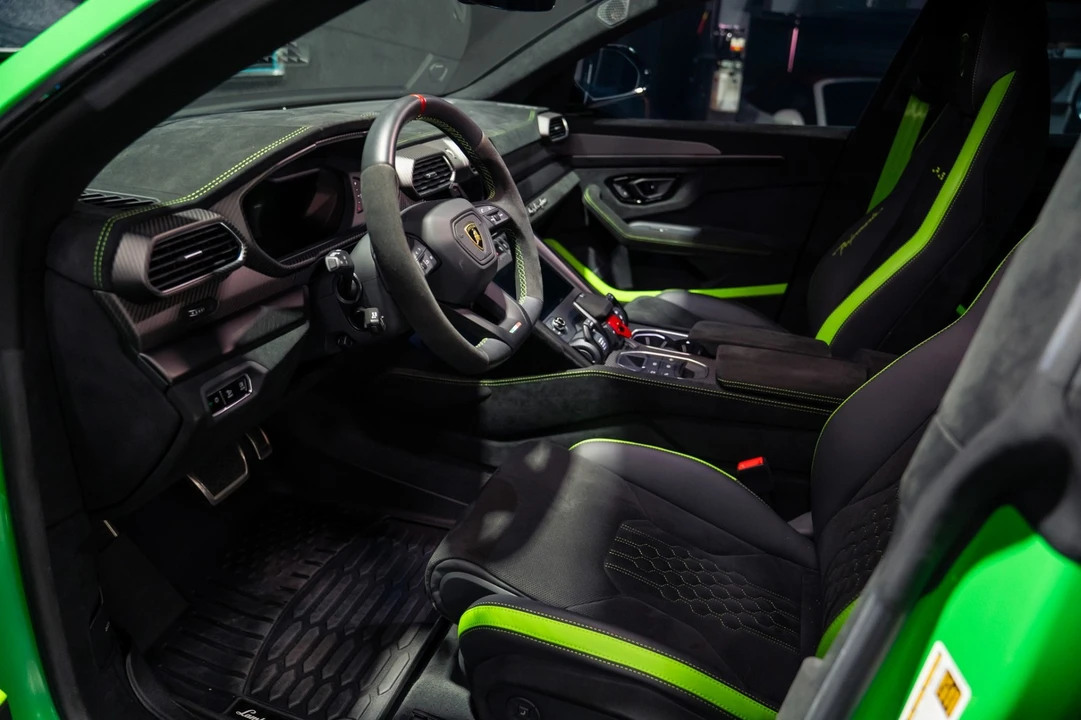 2023 Lamborghini Urus Performante - Image 8 of 31