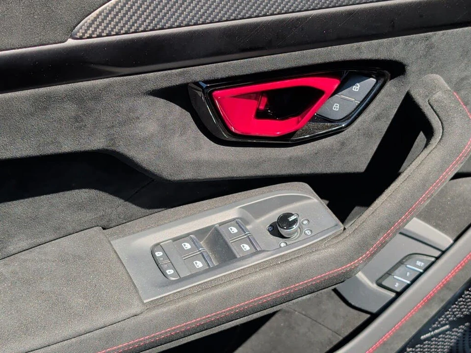 2023 Lamborghini Urus Performante - Image 14 of 31