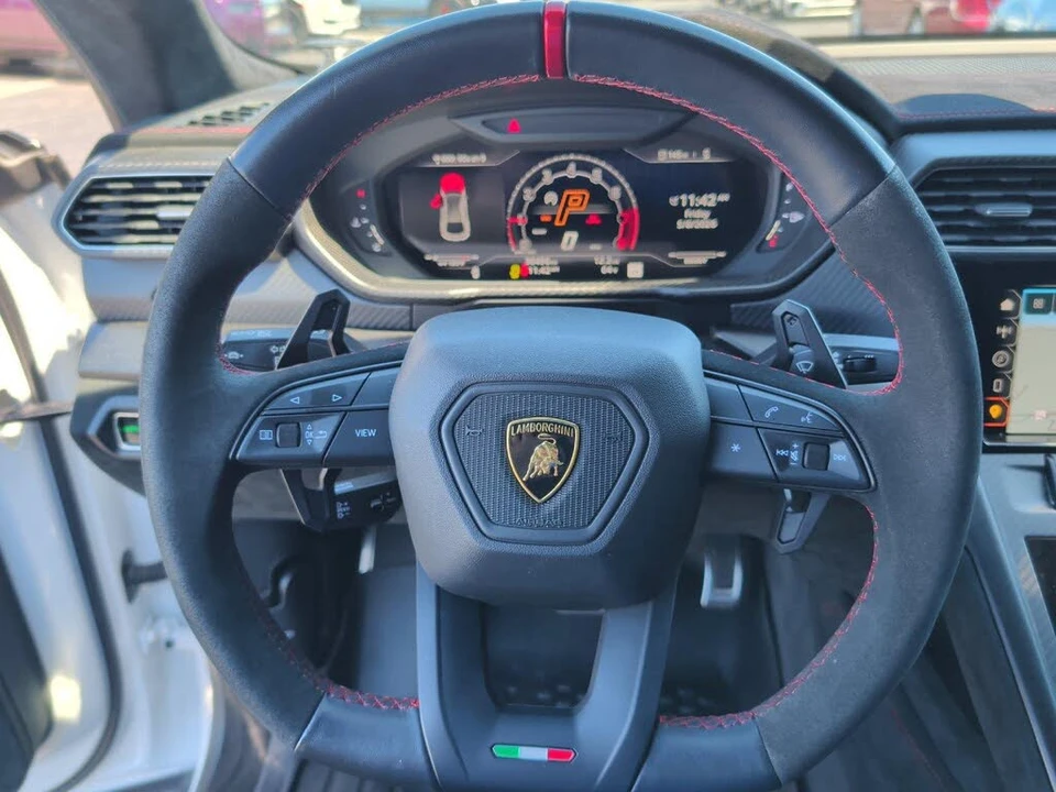 2023 Lamborghini Urus Performante - Image 18 of 31