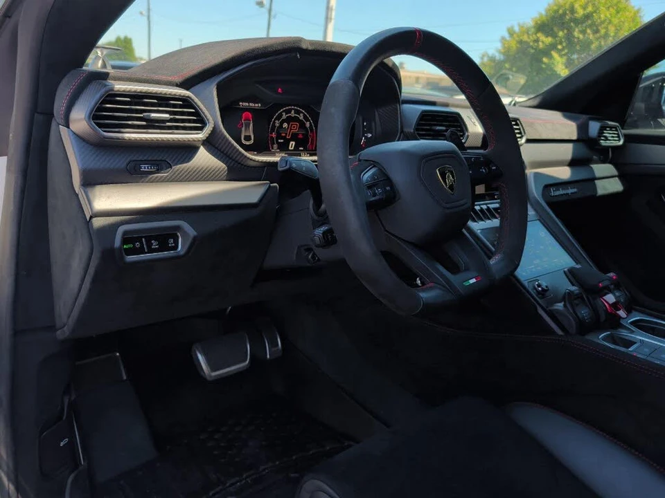 2023 Lamborghini Urus Performante - Image 15 of 31