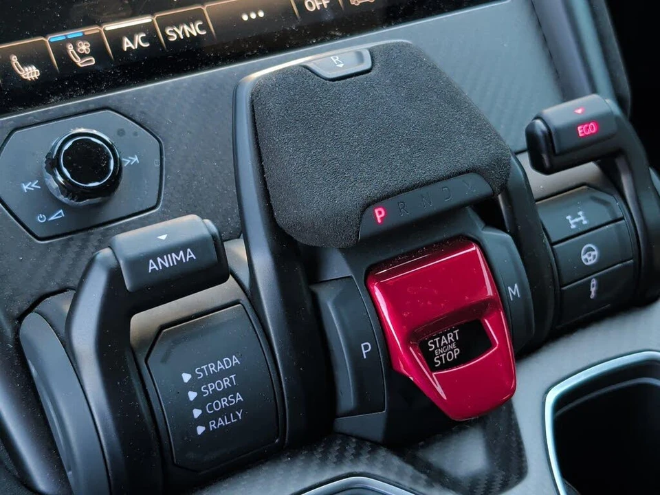 2023 Lamborghini Urus Performante - Image 28 of 31