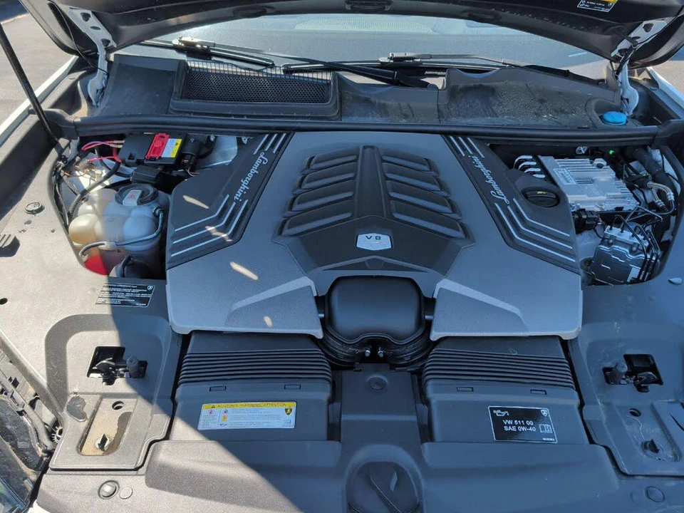 2023 Lamborghini Urus Performante - Image 9 of 31