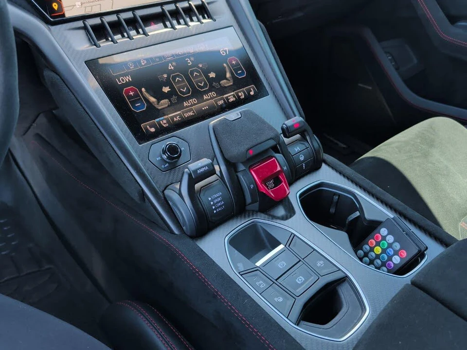 2023 Lamborghini Urus Performante - Image 27 of 31