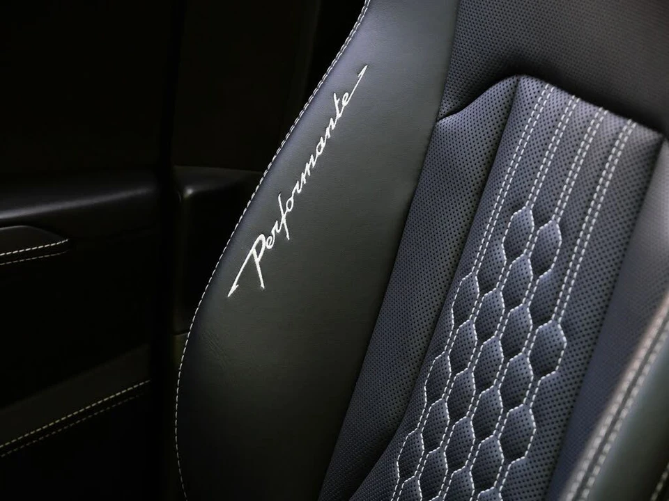 2023 Lamborghini Urus Performante - Image 26 of 31