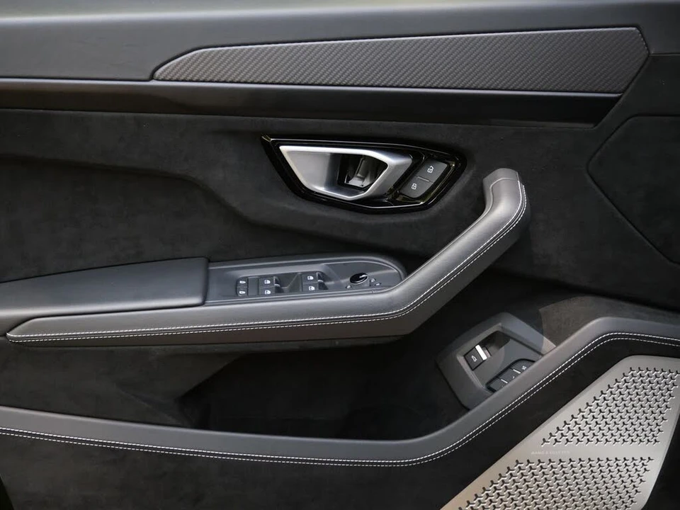 2023 Lamborghini Urus Performante - Image 23 of 31
